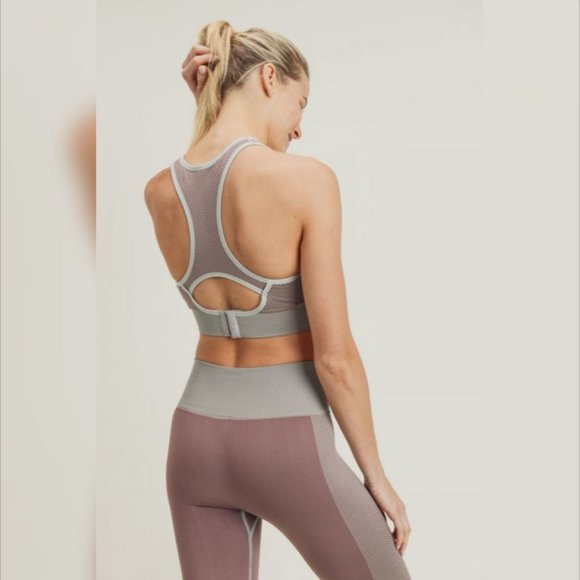 Chevron Track Seamless Hybrid Racerback Sports Bra - Picture 6 of 7
